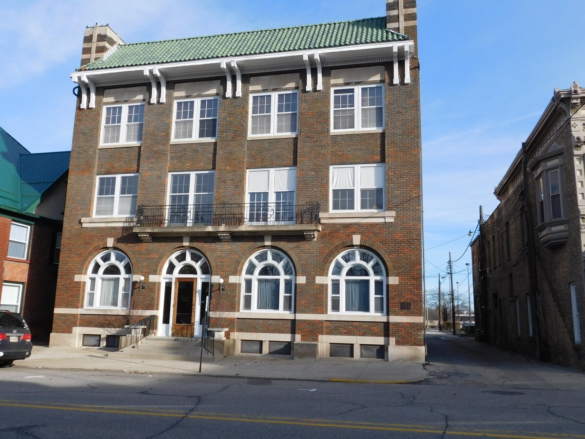 120 W Lexington Ave, Elkhart, IN 46516