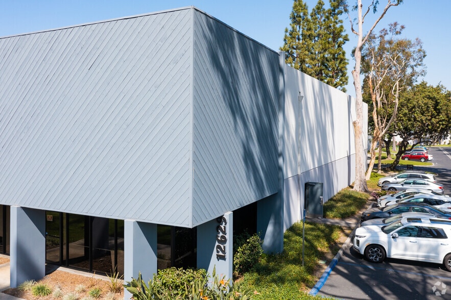 16021 Arthur St, Cerritos, CA for lease - Building Photo - Image 2 of 5