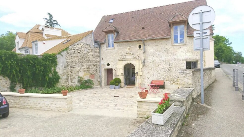 Route De Mantes, Mareil-sur-Mauldre for lease - Primary Photo - Image 1 of 1