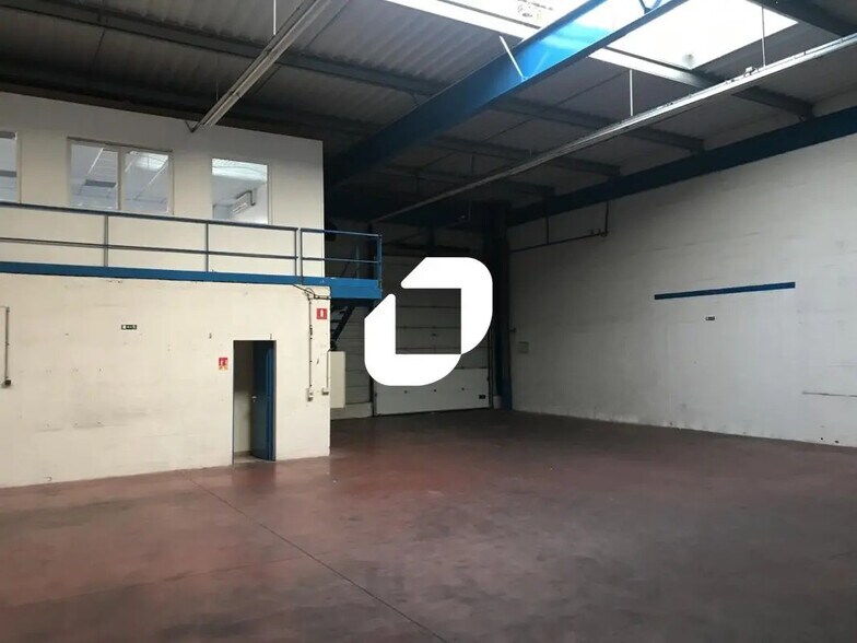 Office in Noisiel for lease - Interior Photo - Image 2 of 6