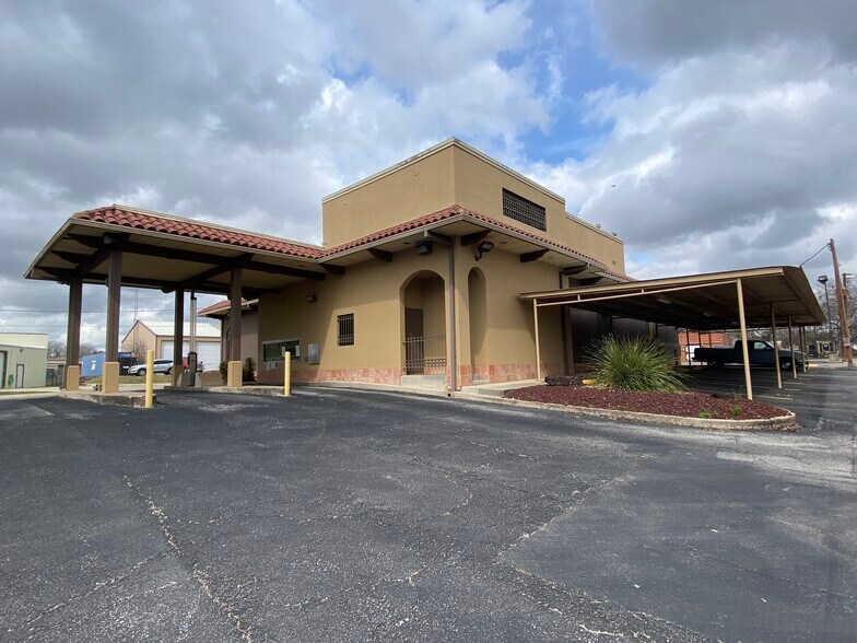 126 6th St, Poteet, TX for sale - Building Photo - Image 1 of 1