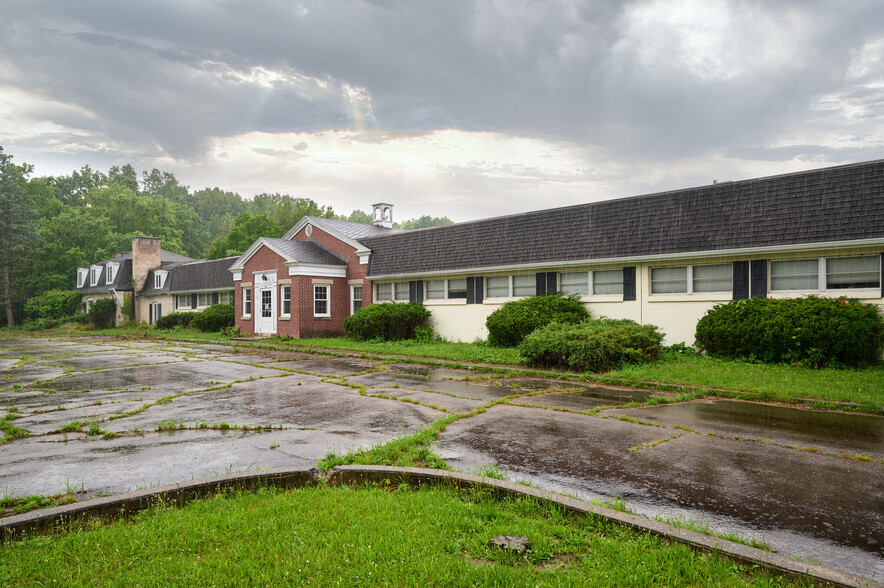 352 Center St, Caledonia, NY for sale - Building Photo - Image 1 of 1