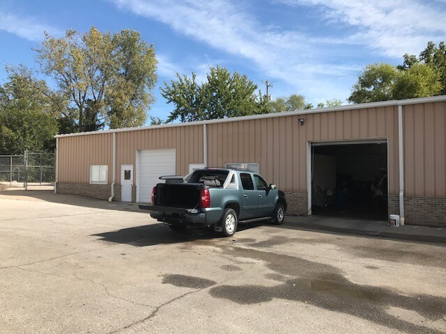 2309 W 40 Hwy, Blue Springs, MO for lease - Building Photo - Image 2 of 7
