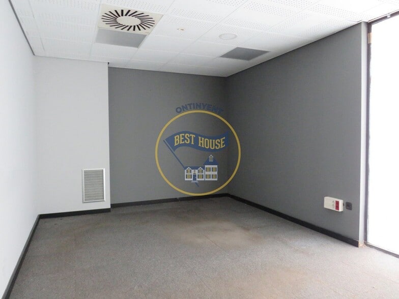 Retail in València for lease - Building Photo - Image 3 of 4