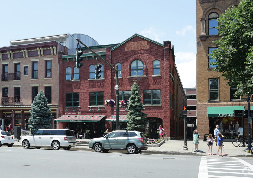 433 Broadway, Saratoga Springs, NY for sale - Primary Photo - Image 1 of 1