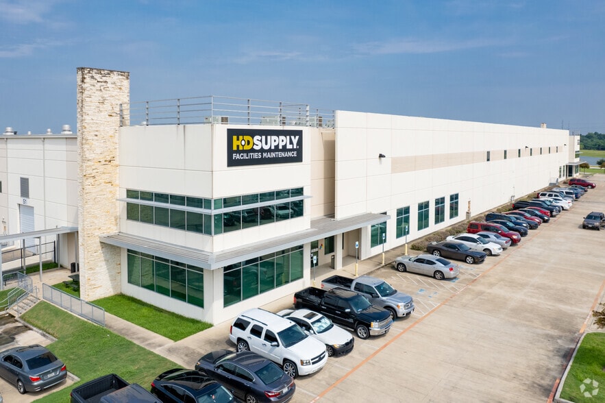 10565 Greens Crossing Blvd, Houston, TX for sale - Primary Photo - Image 1 of 1