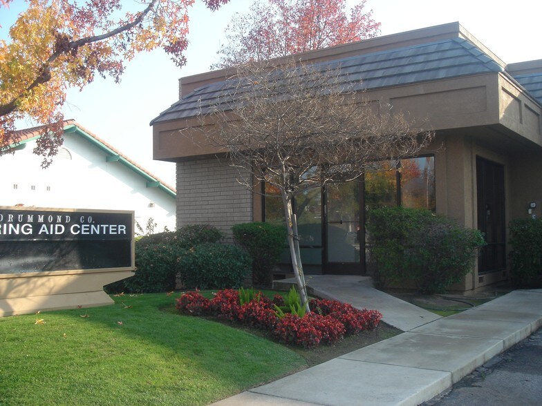 2323 W Caldwell Ave, Visalia, CA 93277