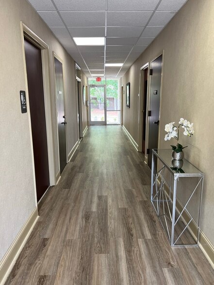 4904 Professional Ct, Raleigh, NC for sale - Interior Photo - Image 2 of 6