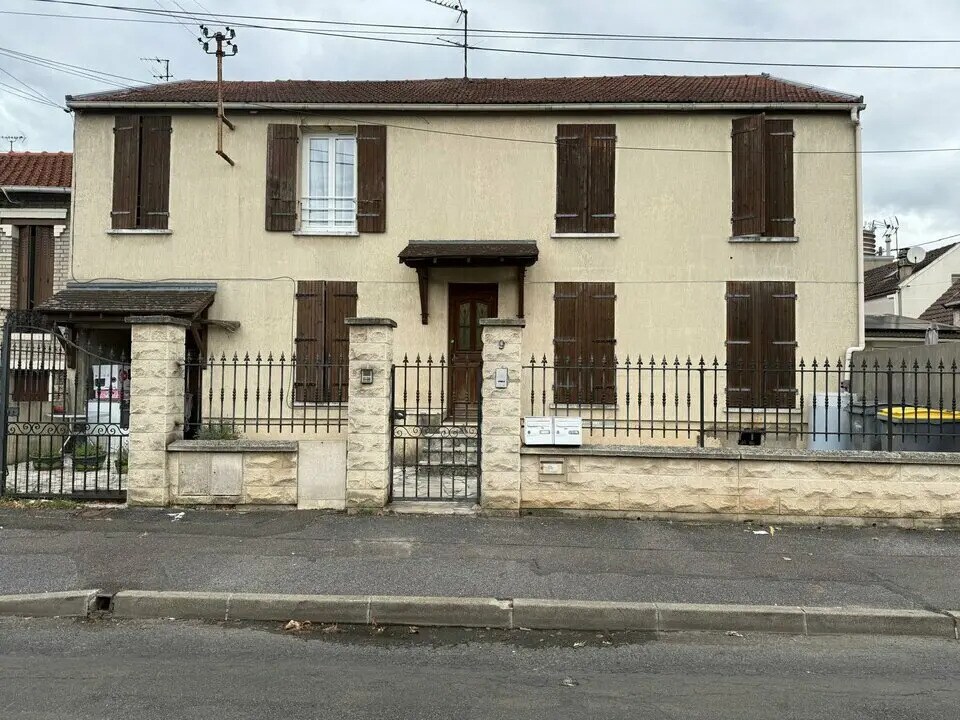 Flex in Arnouville for sale Building Photo- Image 1 of 6
