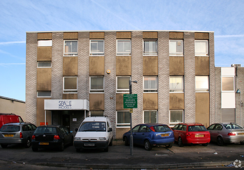 Pier Rd, Feltham for sale - Building Photo - Image 2 of 6