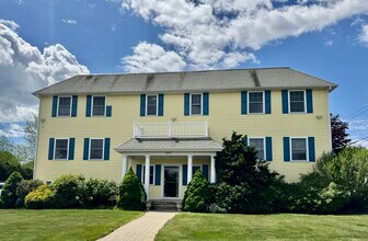 3047 E Main Rd, Portsmouth, RI for lease Interior Photo- Image 1 of 7