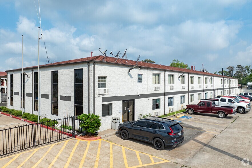 16939 East Fwy, Channelview, TX for sale - Primary Photo - Image 1 of 1
