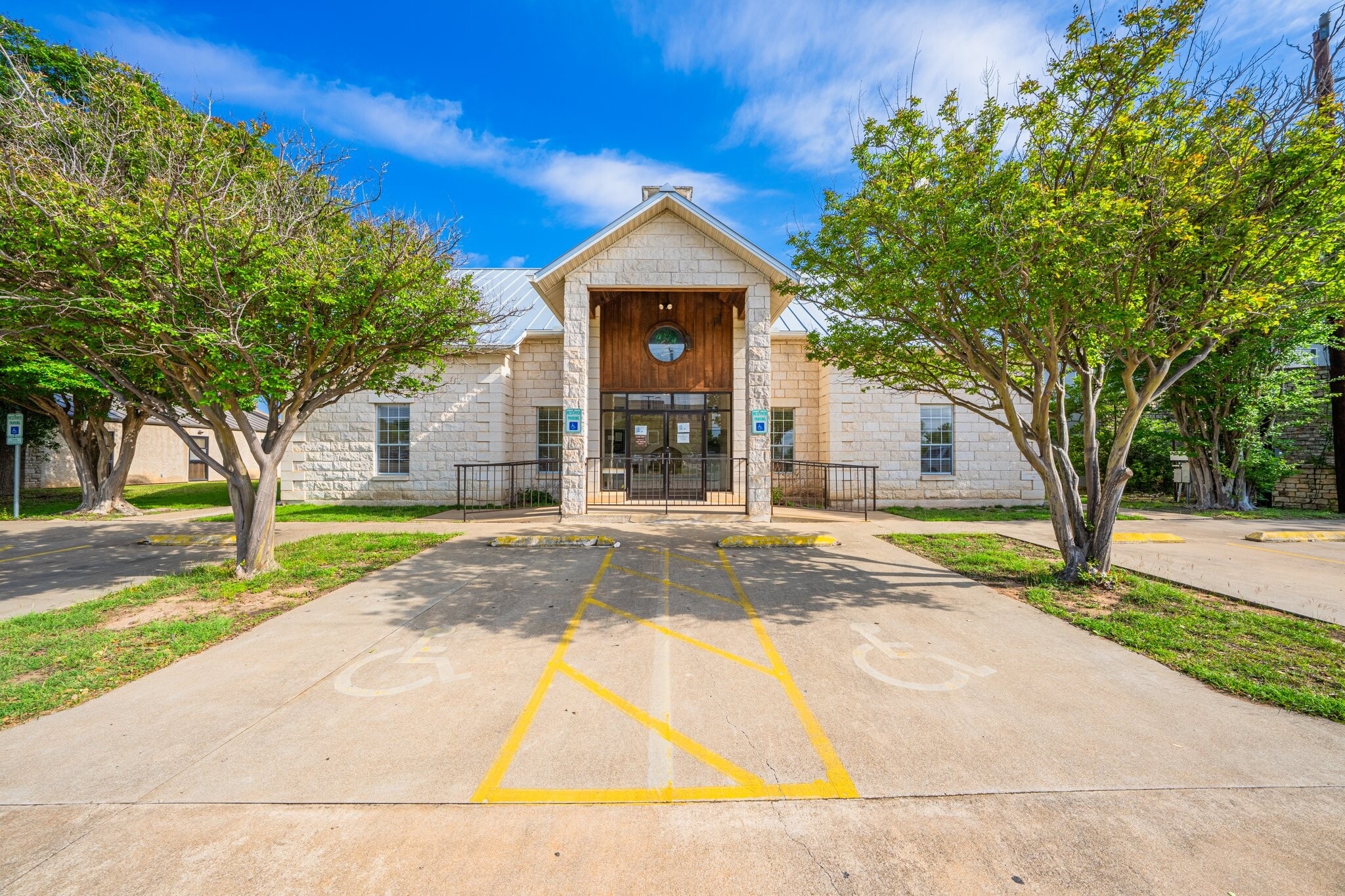 204 W Windcrest St, Fredericksburg, TX for sale Building Photo- Image 1 of 26