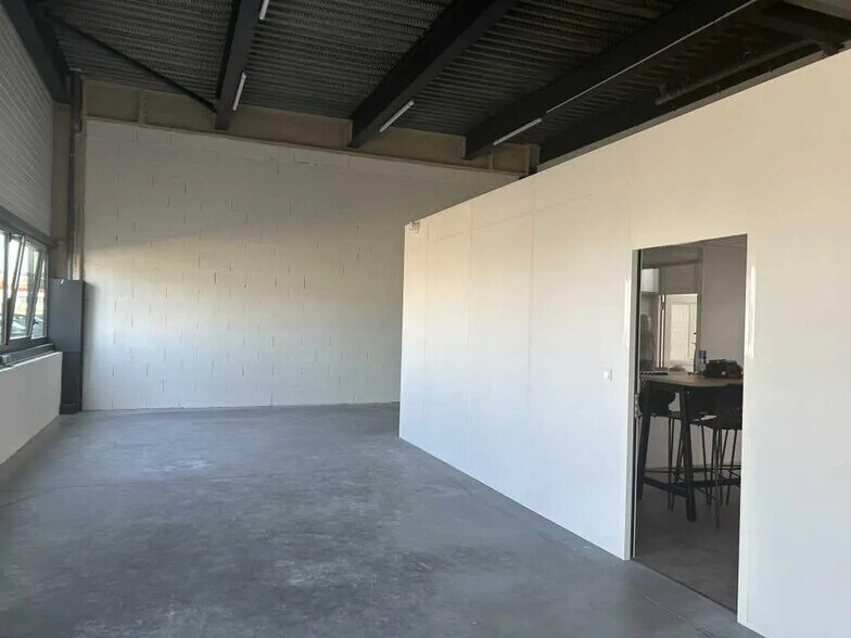 1 A Rue Du Tertre, Carquefou for lease - Interior Photo - Image 2 of 12