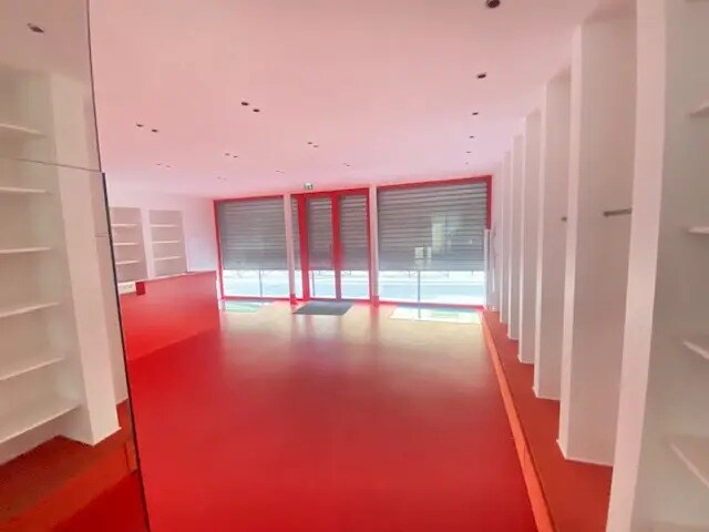 Retail in Paris for lease Building Photo- Image 1 of 7