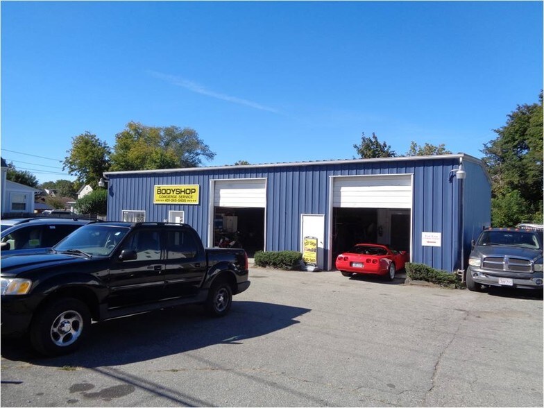 371 Ave, Warren, RI 02885