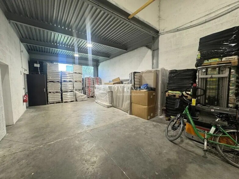 Flex in Stains for lease - Building Photo - Image 3 of 9