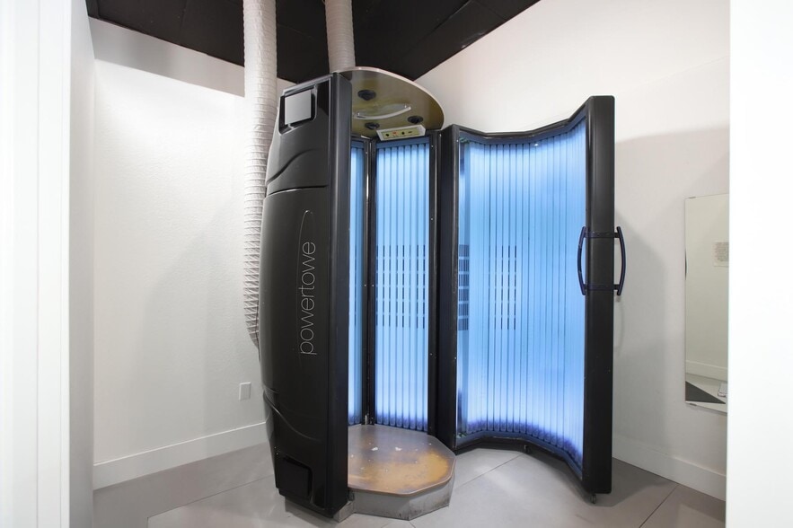 2240 Honolulu Ave, Montrose, CA for lease - Interior Photo - Image 3 of 16