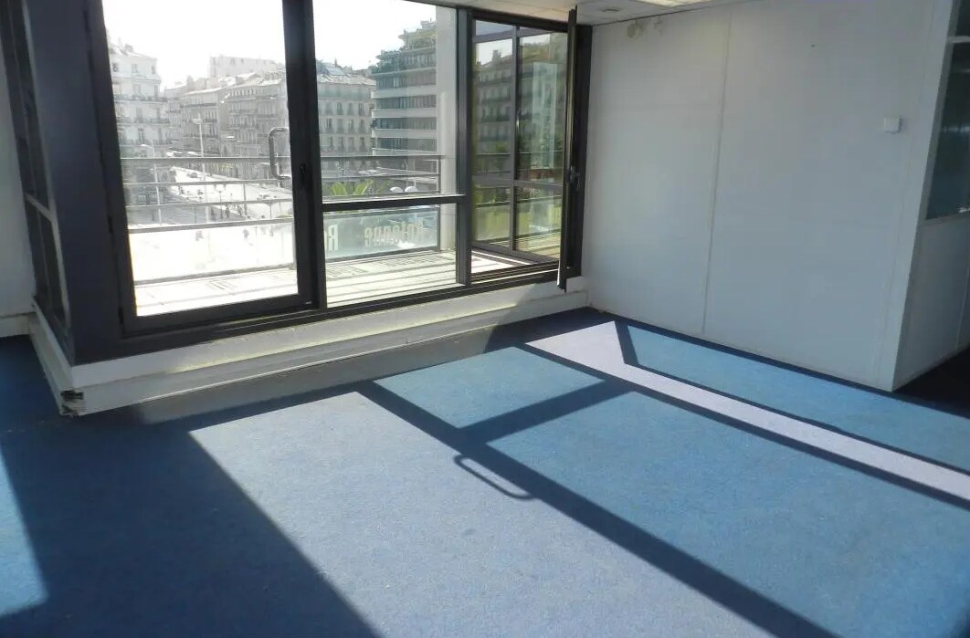 17 Place De La Liberte, Toulon for lease Interior Photo- Image 1 of 1