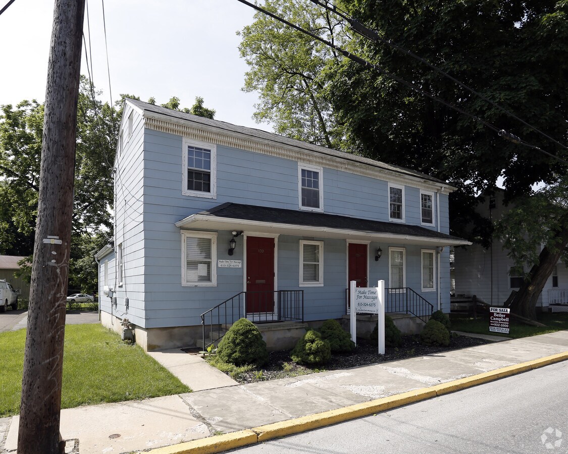 130 E Locust St, Oxford, PA 19363