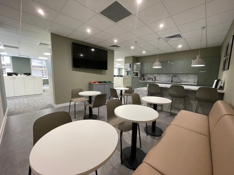 58 Spring Gdns, Manchester for lease - Building Photo - Image 3 of 10