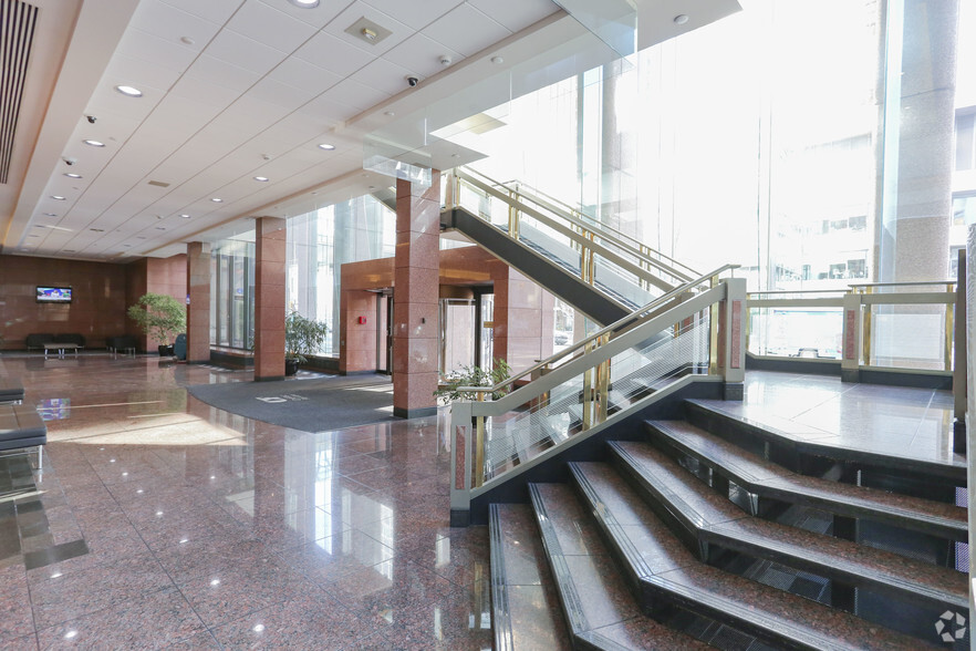 635 8th Ave SW, Calgary, AB for lease - Building Photo - Image 2 of 3