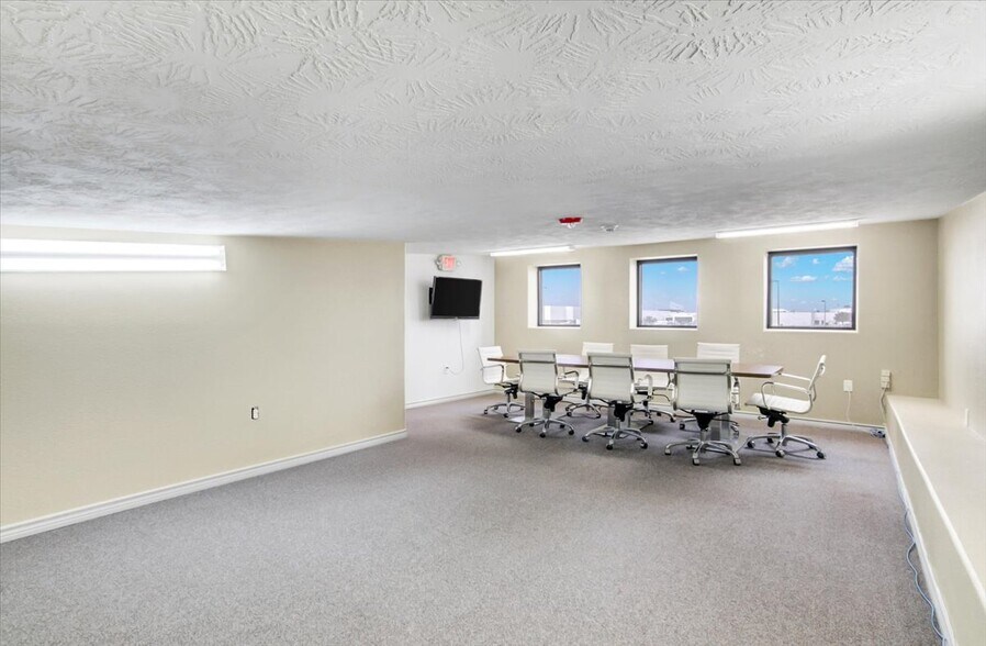 3250 Central Mall Dr, Port Arthur, TX for sale - Interior Photo - Image 3 of 21