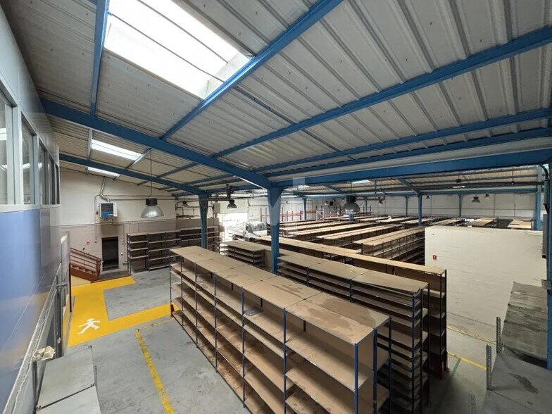 Office in Morangis for lease - Building Photo - Image 2 of 11