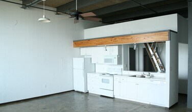 4100 Commerce St, Dallas, TX for lease Interior Photo- Image 1 of 2