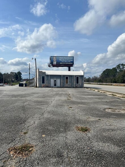 900 Memorial Dr, Waycross, GA for sale - Primary Photo - Image 1 of 1