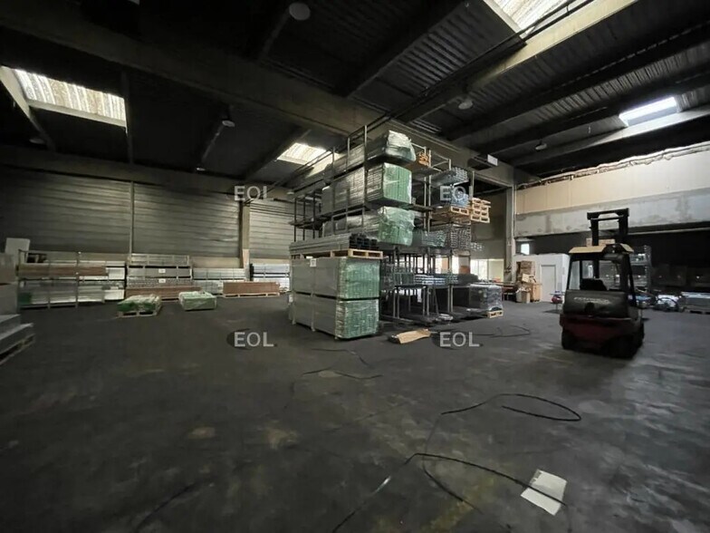 Flex in Beauchamp for lease - Interior Photo - Image 3 of 7