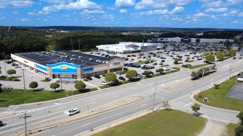 555-615 Greenwich Ave, Warwick, RI for lease - Building Photo - Image 1 of 8