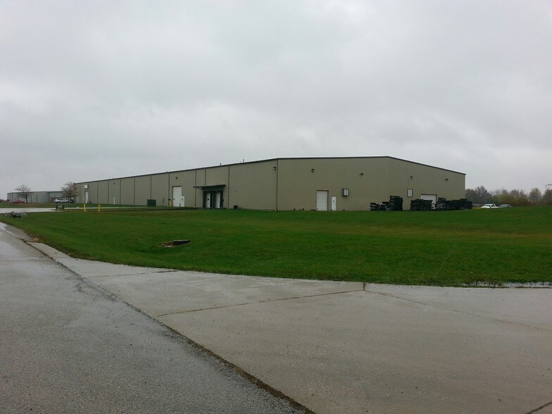 908 Bob King Dr, Arcola, IL for sale - Building Photo - Image 1 of 1