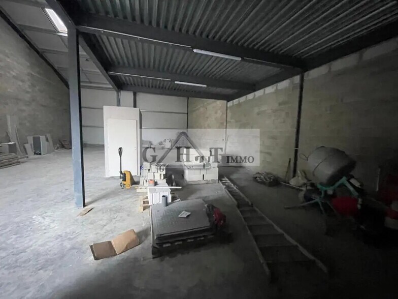 Industrial in Pringy for lease - Building Photo - Image 3 of 4