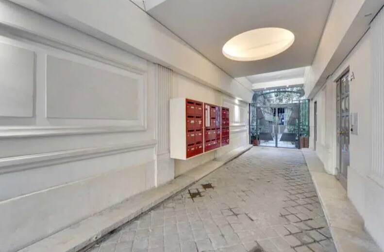  in Paris for sale Lobby- Image 1 of 1