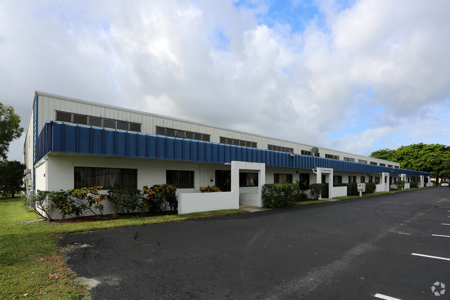 3750 Investment Ln, Riviera Beach, FL for lease - Building Photo - Image 3 of 9