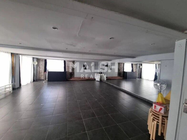 Retail in Lyon for lease - Interior Photo - Image 2 of 6