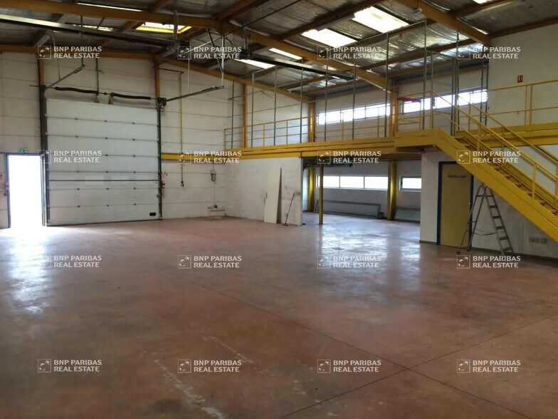 Flex in Vitrolles for lease - Building Photo - Image 2 of 6