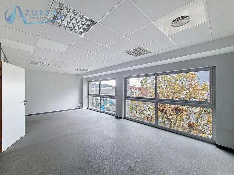 Office in Saint-Laurent-du-Var for lease - Building Photo - Image 2 of 11