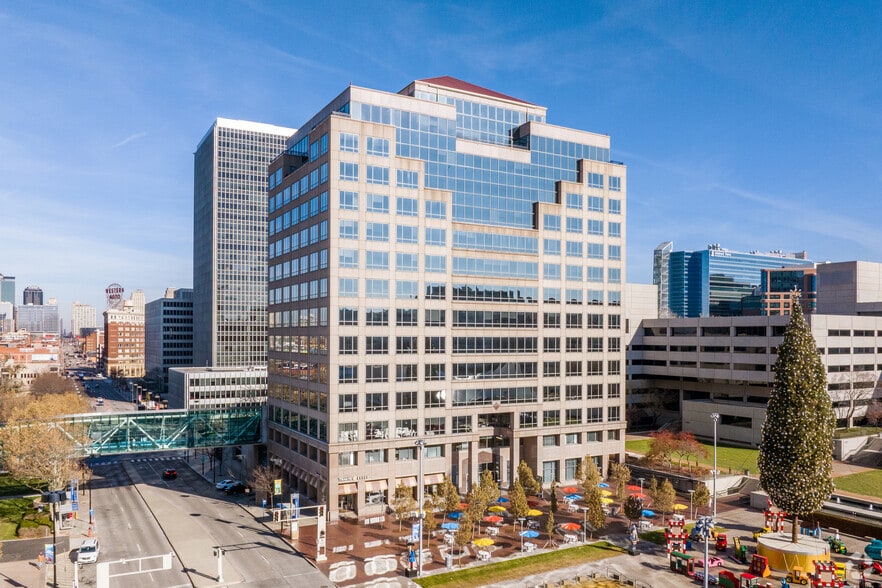 2405 Grand Ave, Kansas City, MO for lease - Primary Photo - Image 1 of 11