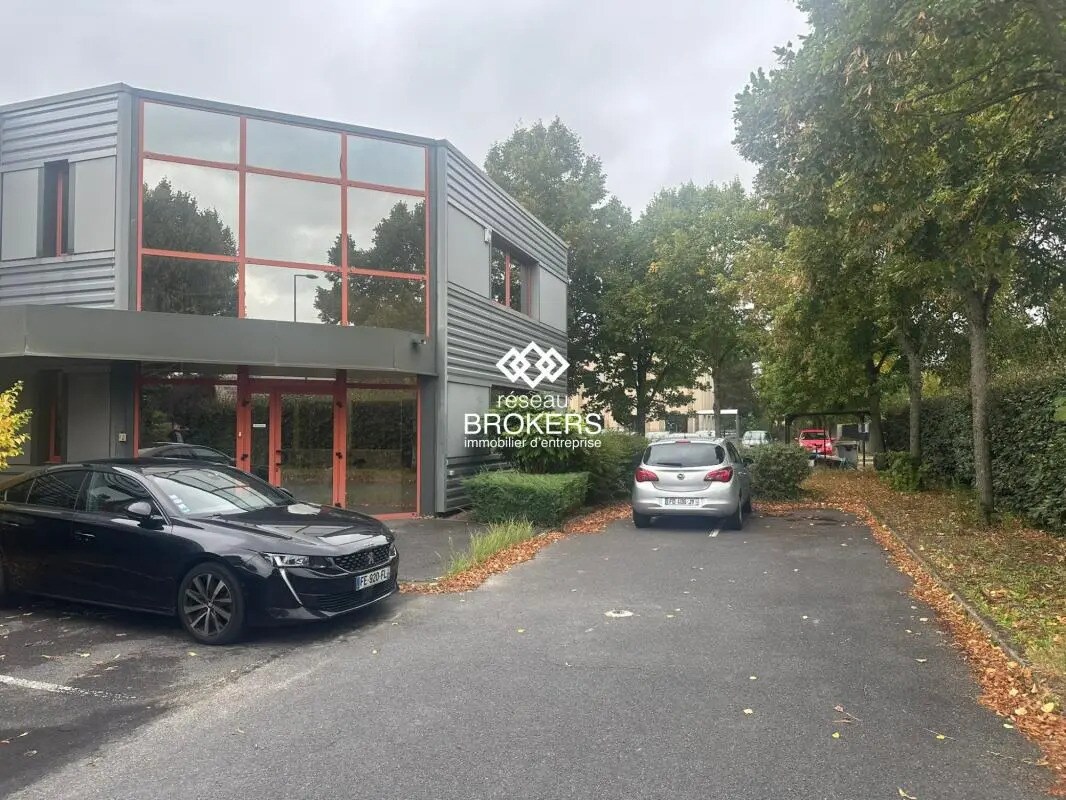 Industrial in SAINT-OUEN-L'AUMONE for sale Building Photo- Image 1 of 9