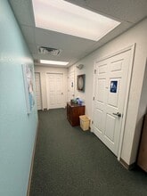 421 Commercial Ct, Venice, FL for lease Interior Photo- Image 2 of 10