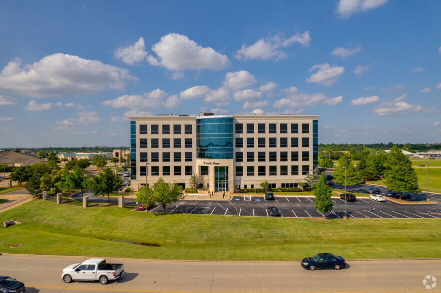 10900 Hefner Pointe Dr, Oklahoma City, OK for lease - Building Photo - Image 2 of 5