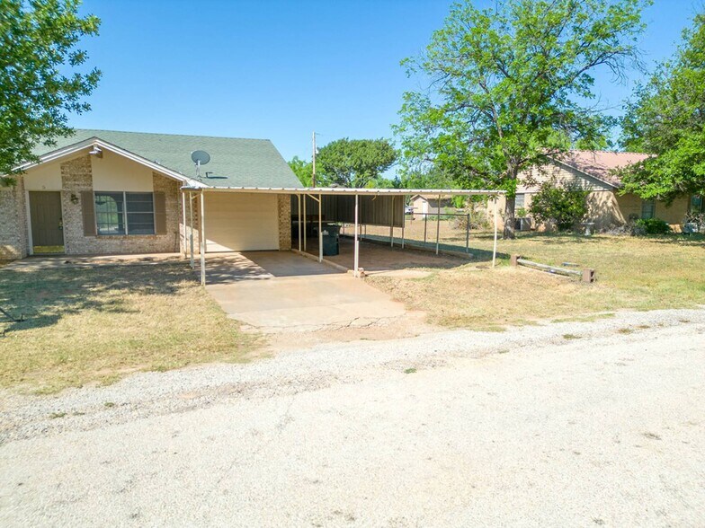 5 15th st, Robert Lee, TX 76945 5 W 15th St