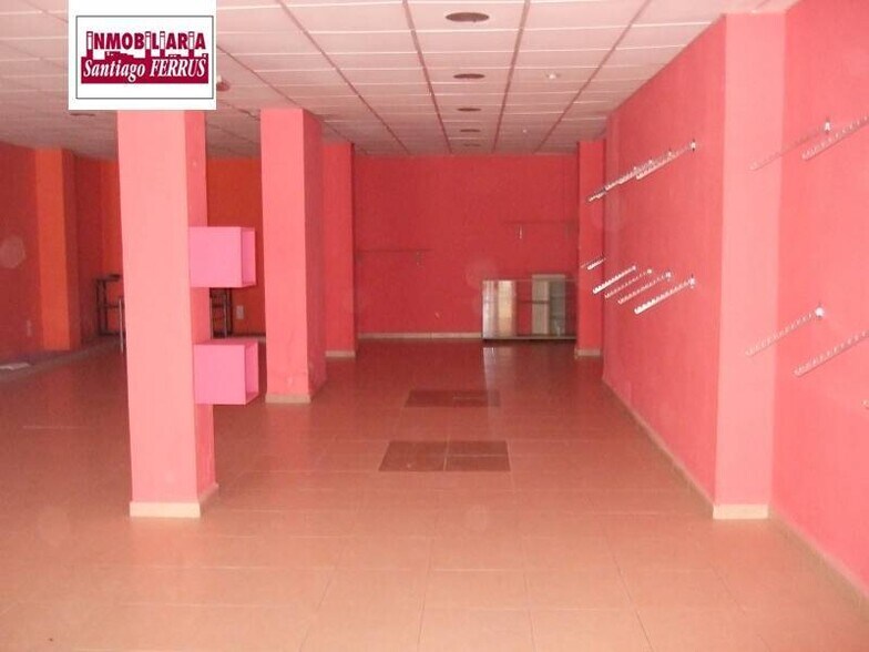 Retail in Almussafes for lease - Building Photo - Image 2 of 5