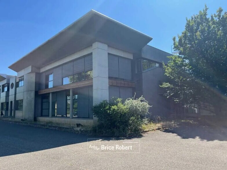 Office in Décines-Charpieu for lease - Building Photo - Image 1 of 8