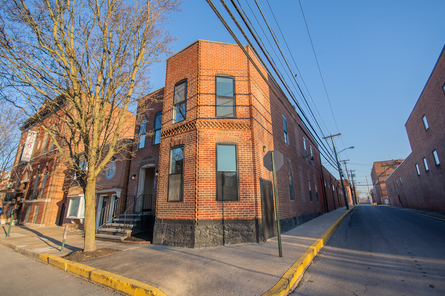 127 E King St, Martinsburg, WV for lease - Building Photo - Image 1 of 83