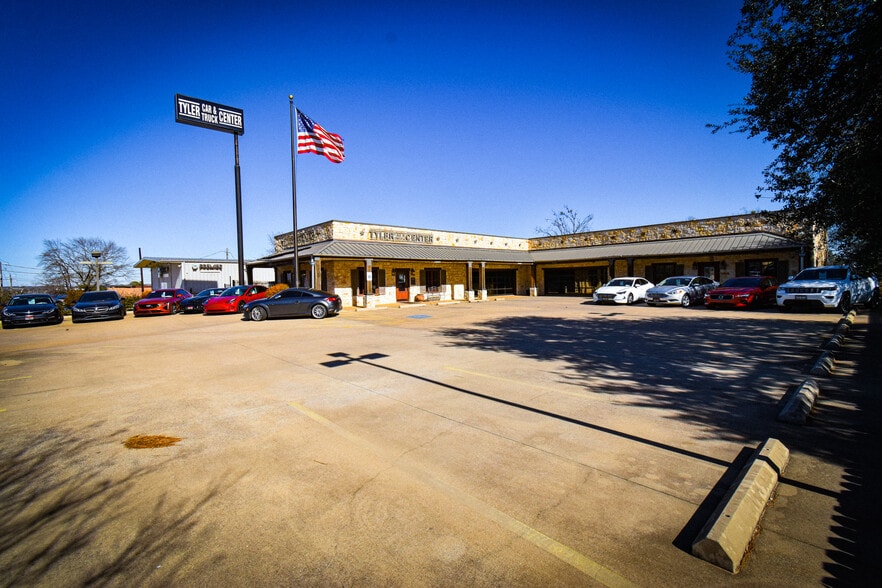 7906 S Broadway Ave, Tyler, TX for lease - Primary Photo - Image 1 of 35