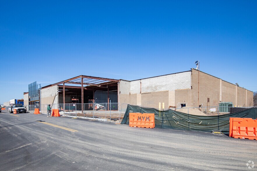 5801 Sunrise Hwy, Holbrook, NY for sale - Primary Photo - Image 1 of 1