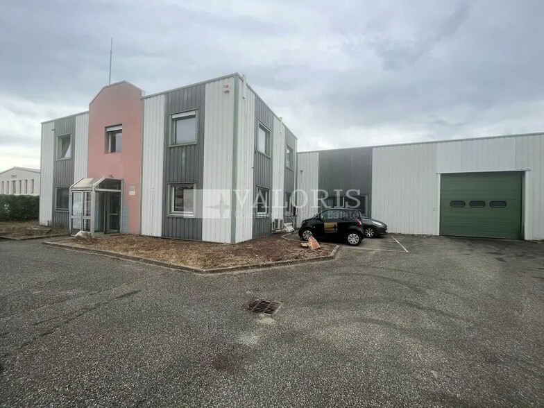 Flex in Miribel for sale - Building Photo - Image 1 of 7